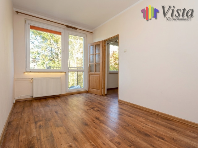2 pokoje, widna kuchnia, balkon, 1 piętro